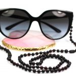 Gintarinis akinių laikiklis tamsus