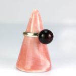 Sidabrinis žiedas su dideliu gintaro burbuliuku