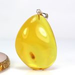 Prabangus, didelis gintarinis pakabukas