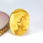 Sidabrinis žiedas su retos spalvos gintaru