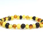 Spalvota, natūralaus Baltijos gintaro apyrankė