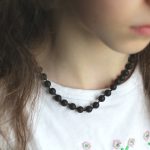 Juodo gintaro karoliai vaikams