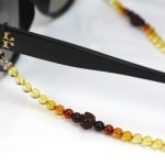 Gintarinis akinių laikiklis