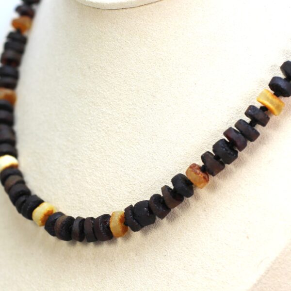 Gintariniai vyriški karoliai