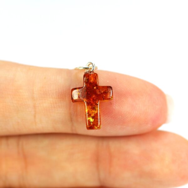 Gintarinis pakabukas kryželis