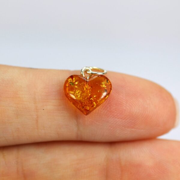 Gintarinis pakabukas širdelė