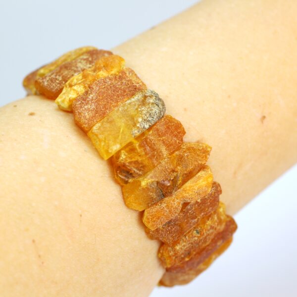 Gintarinė apyrankė