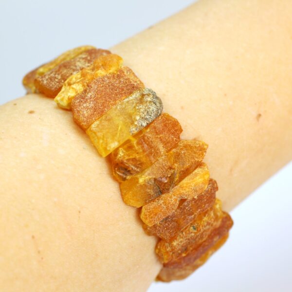 Gintarinė apyrankė