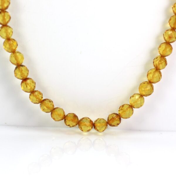 Gintariniai karoliai