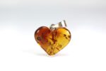 Gintarinis pakabukas širdelė