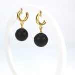 Kabantys juodo gintaro auskarai