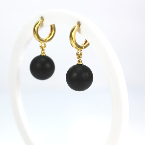 Kabantys juodo gintaro auskarai