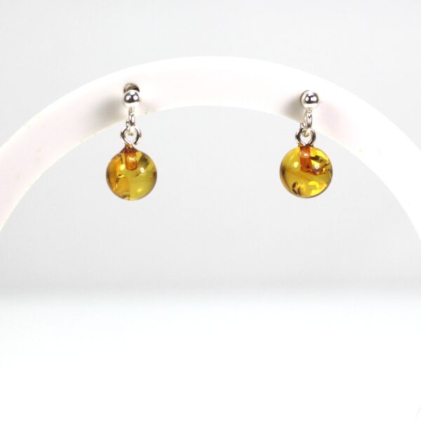 Kabantys Baltijos gintaro auskarai