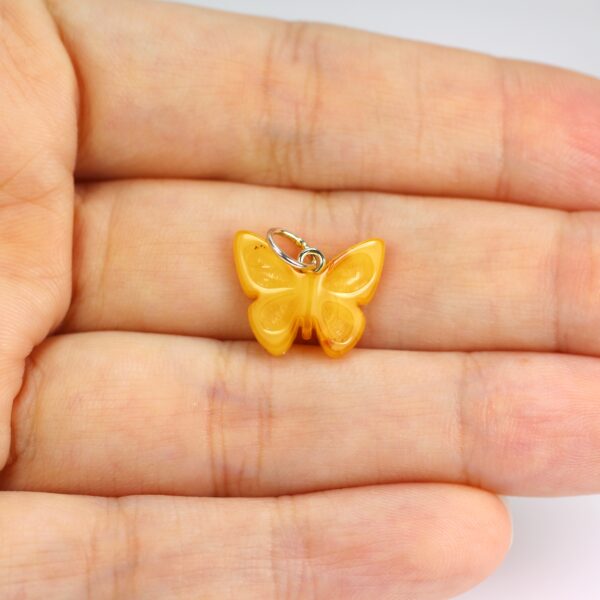 Gintarinis pakabukas drugelis