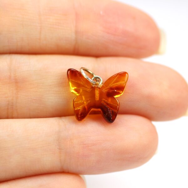 Gintarinis pakabukas drugelis