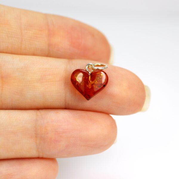 Gintarinis pakabukas širdelė