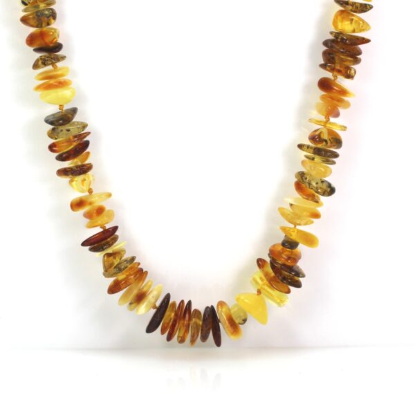 Mažai apdirbto gintaro karoliai