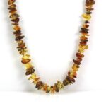 Mažai apdirbto Baltijos gintaro karoliai