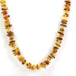 Mažai apdirbto Baltijos gintaro karoliai