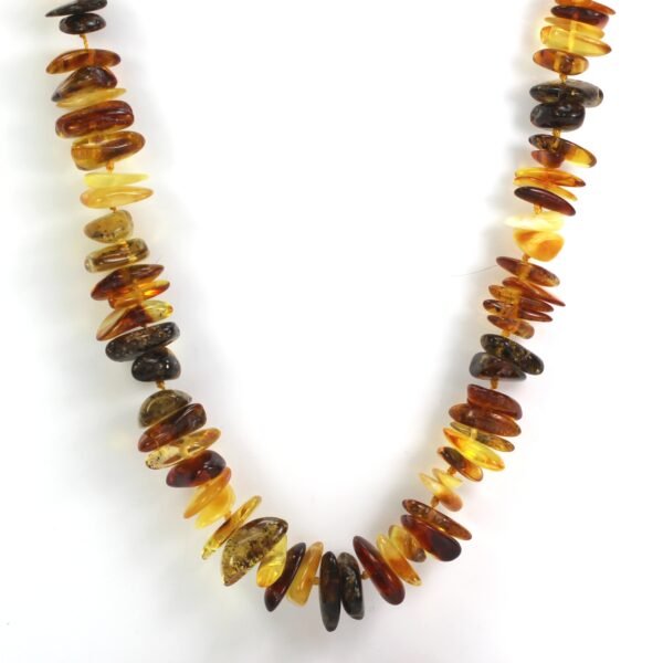 Mažai apdirbto Baltijos gintaro karoliai